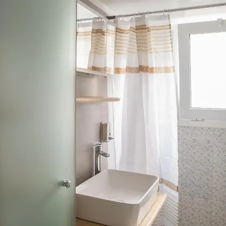 3c's-central, Cosy, Convenient To Airport 24/7 Athens